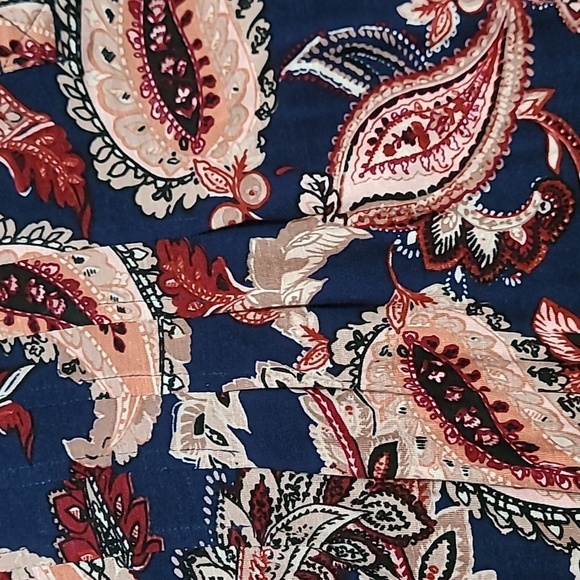 NWT Kim Roger's women's paisley print top in vibrant blue and red size 1X - Picture 3 of 9